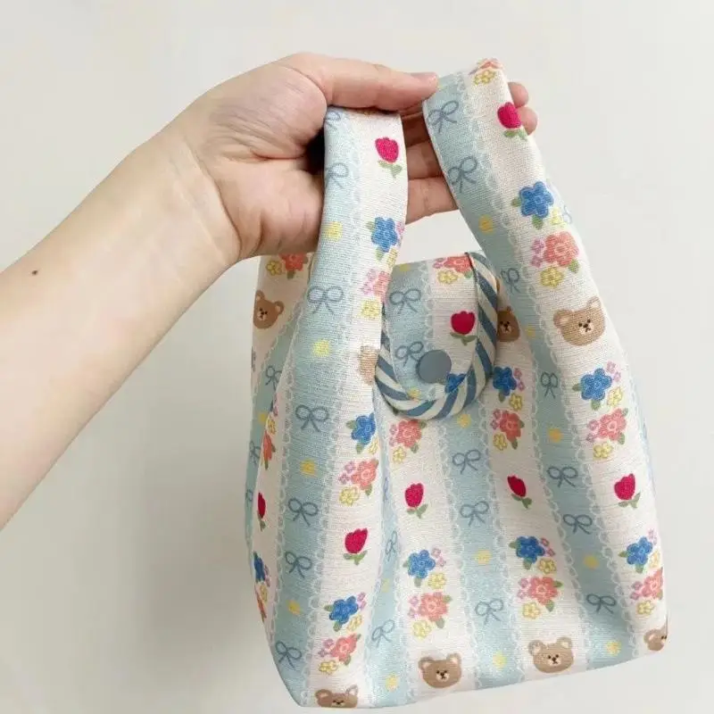 Portable Cute Bear Floral Print Handheld Bag Large Capacity Office Sundries Wrist Bag Lunch Bag
Portable Cute Bear Floral Print Handheld Bag Large Capacity Office Sundries Wrist Bag Lunch Bag