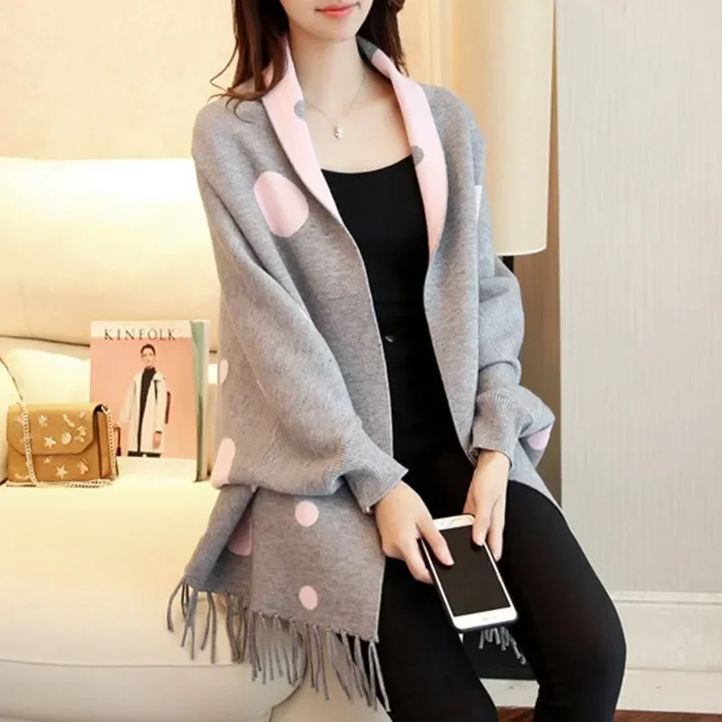 Autumn Winter New Tassel Jacquard Cape Women Knitting Imitation Wool Cardigan Coat Sleeved Poncho Lady Capes Gray Cloaks
Autumn Winter New Tassel Jacquard Cape Women Knitting Imitation Wool Cardigan Coat Sleeved Poncho Lady Capes Gray Cloaks