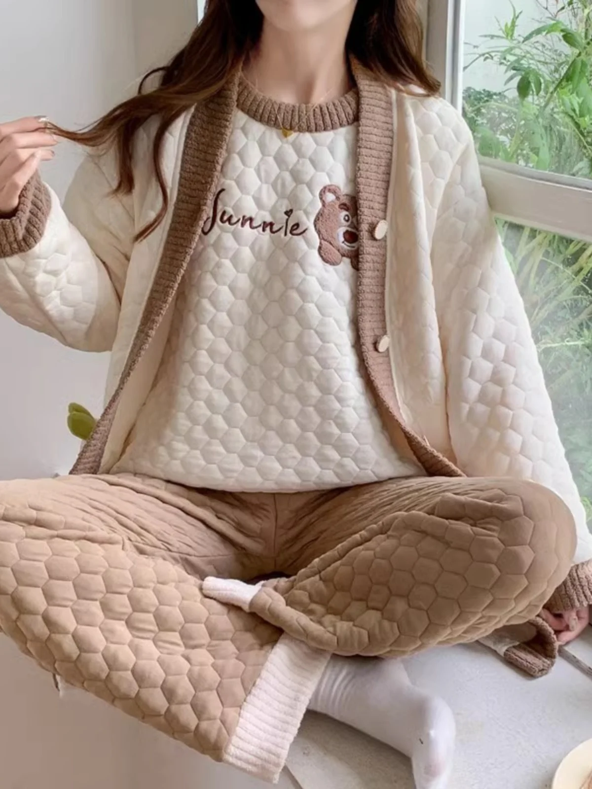 Thickened Long Sleeve Air Cotton Sleepwear Set for Women Spring Autumn Home Clothes Bear Pattern Sweet And Cute Style
Thickened Long Sleeve Air Cotton Sleepwear Set for Women Spring Autumn Home Clothes Bear Pattern Sweet And Cute Style