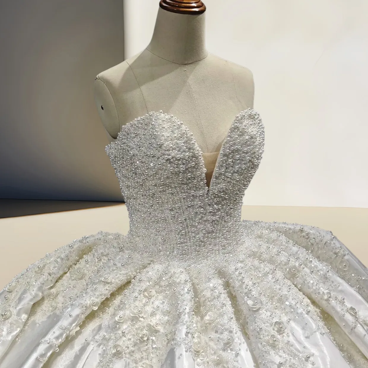 Luxury Heavy Pearls Wedding Dress 2026 Sweetheart 3D Flowers Lace Up Train Satin Bridal Princess Bride Gown Arabic Vestidos
Luxury Heavy Pearls Wedding Dress 2026 Sweetheart 3D Flowers Lace Up Train Satin Bridal Princess Bride Gown Arabic Vestidos