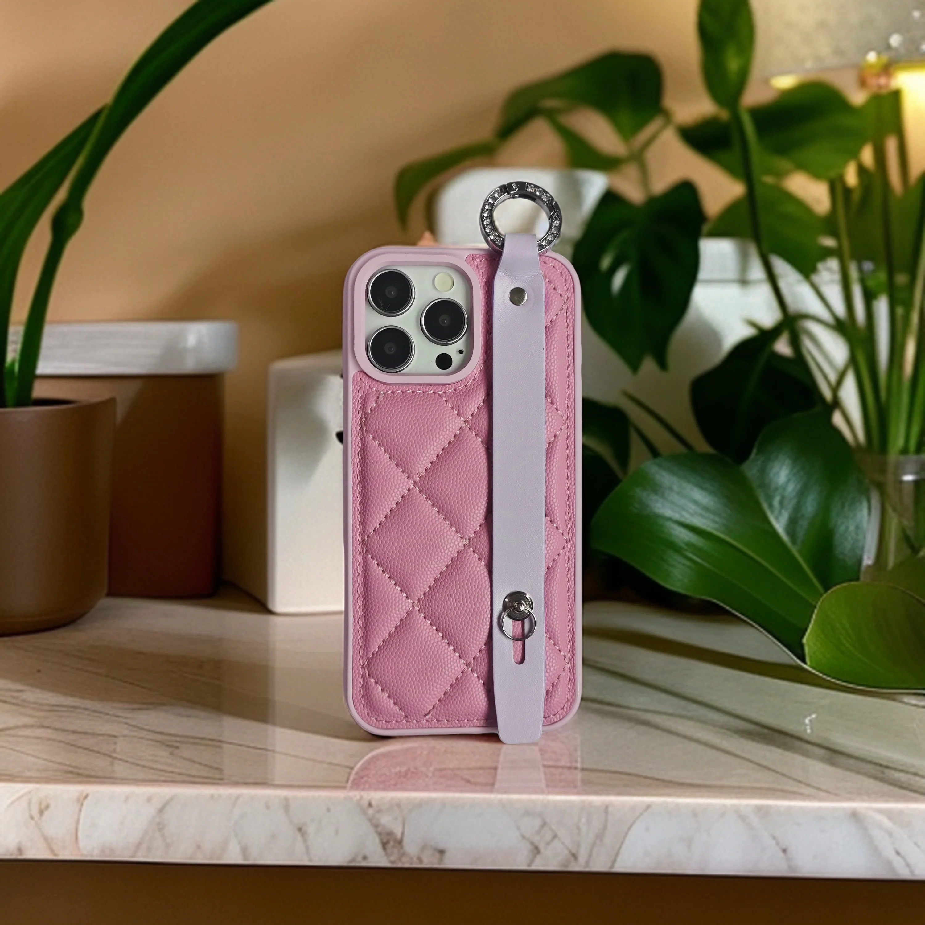 Легкий роскошный кожаный чехол для телефона с ромбовидным узором, подходящий для Ip13Promax, Ip14Promax, Ip15Promax, Ip16Promax, серия Ip17Promax, с подвесным кольцом, противоударный мягкий чехол для всего тела
Легкий роскошный кожаный чехол для телефона с ромбовидным узором, подходящий для Ip13Promax, Ip14Promax, Ip15Promax, Ip16Promax, серия Ip17Promax, с подвесным кольцом, противоударный мягкий чехол для всего тела