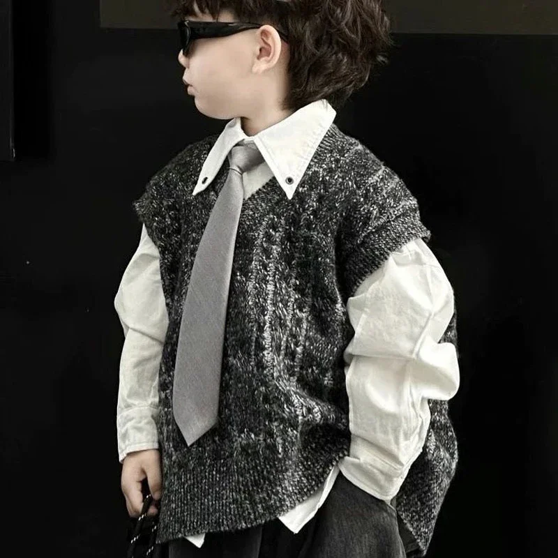 Children baby toddler boys Handsome clothes 2-10 3 PCS set Spring Autumn Boy Clothing set Knit vest+Tshirts+Jean Pant Kids Suit
Children baby toddler boys Handsome clothes 2-10 3 PCS set Spring Autumn Boy Clothing set Knit vest+Tshirts+Jean Pant Kids Suit