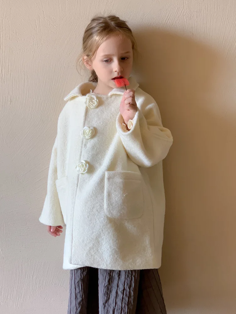 Girls White Woolen Coat 2024 Autumn and Winter New Children Fashion Medium Long Woolen Coat Top Korean Simple Style Clothes
Girls White Woolen Coat 2024 Autumn and Winter New Children Fashion Medium Long Woolen Coat Top Korean Simple Style Clothes