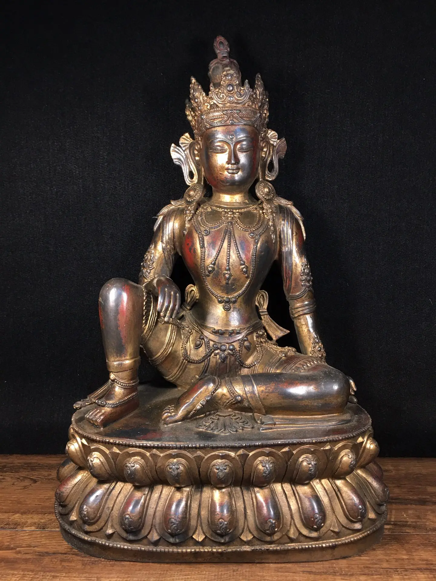 19"Tibetan Temple Collection Old Bronze Cinnabar Mud gold Free Tara Buddha lotus platform Worship Hall Town house Exorcism
19"Tibetan Temple Collection Old Bronze Cinnabar Mud gold Free Tara Buddha lotus platform Worship Hall Town house Exorcism