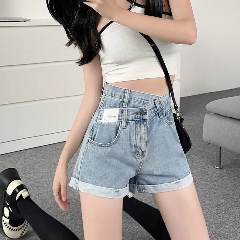 Unique rolled hem cross-waist denim shorts for women, spring/summer thin style, slimming, loose wide-leg denim hot pants, trendy
Unique rolled hem cross-waist denim shorts for women, spring/summer thin style, slimming, loose wide-leg denim hot pants, trendy