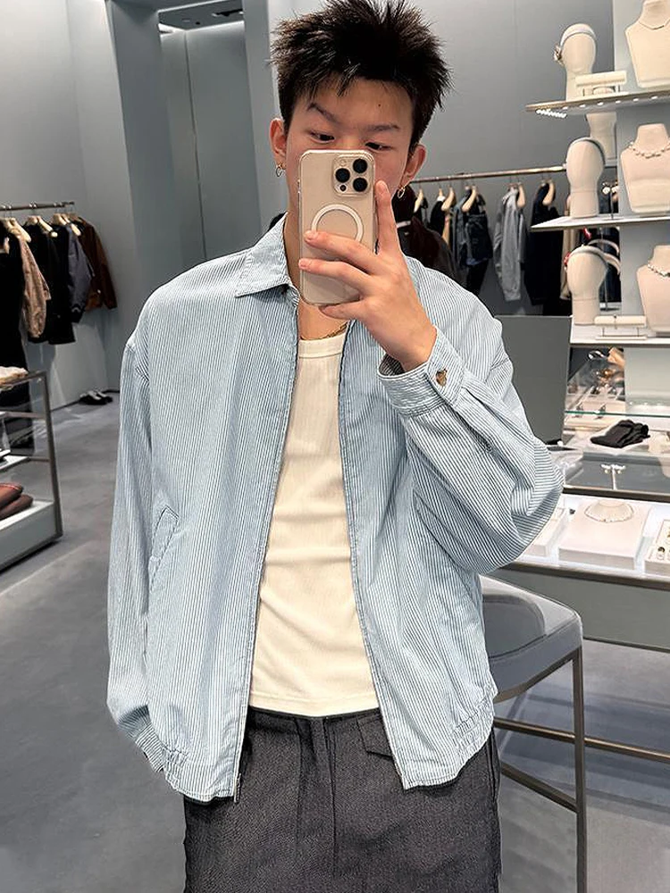 Spring 2026 Men's Loose Fit Striped Jaet Trendy Aosphere Collar up Top European Sle Versatile Outerwear Breathable Youth
Spring 2026 Men's Loose Fit Striped Jaet Trendy Aosphere Collar up Top European Sle Versatile Outerwear Breathable Youth