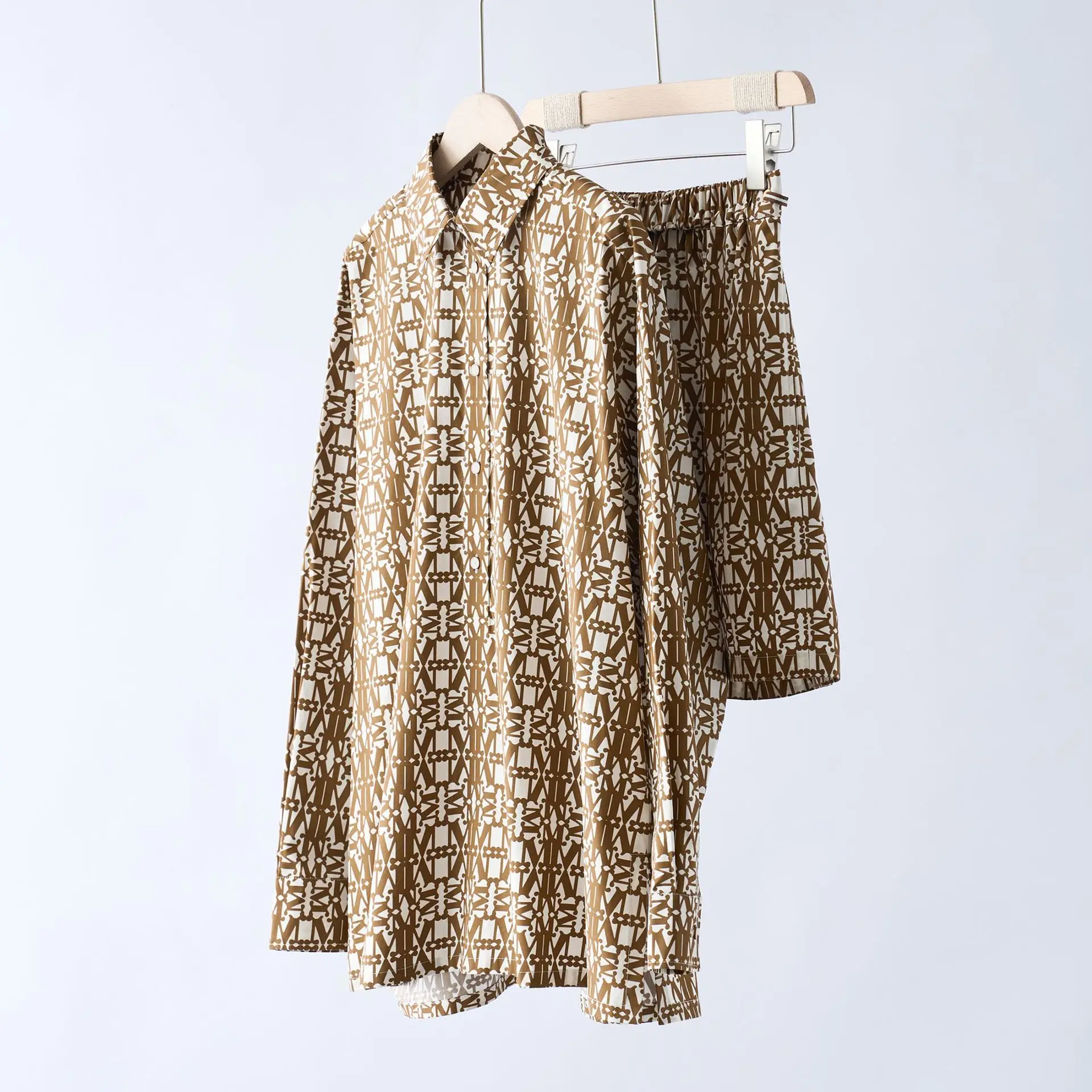 Spring 2025 New Women's Cotton Silk Print Shirt Shorts Dress Casual Sport Suit Set Commute Elegant Style Four Seasons Wear
Spring 2025 New Women's Cotton Silk Print Shirt Shorts Dress Casual Sport Suit Set Commute Elegant Style Four Seasons Wear
