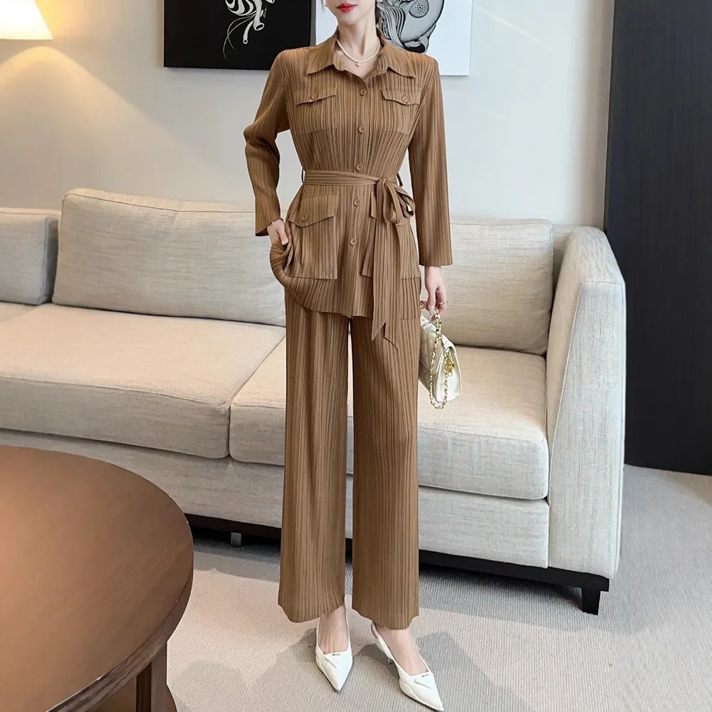 Miyake New Fashion Suit Women High-end Elegant Long-sleeved Shirt Collar Top High-waisted Draped Straight Pants Two-piece Set
Miyake New Fashion Suit Women High-end Elegant Long-sleeved Shirt Collar Top High-waisted Draped Straight Pants Two-piece Set