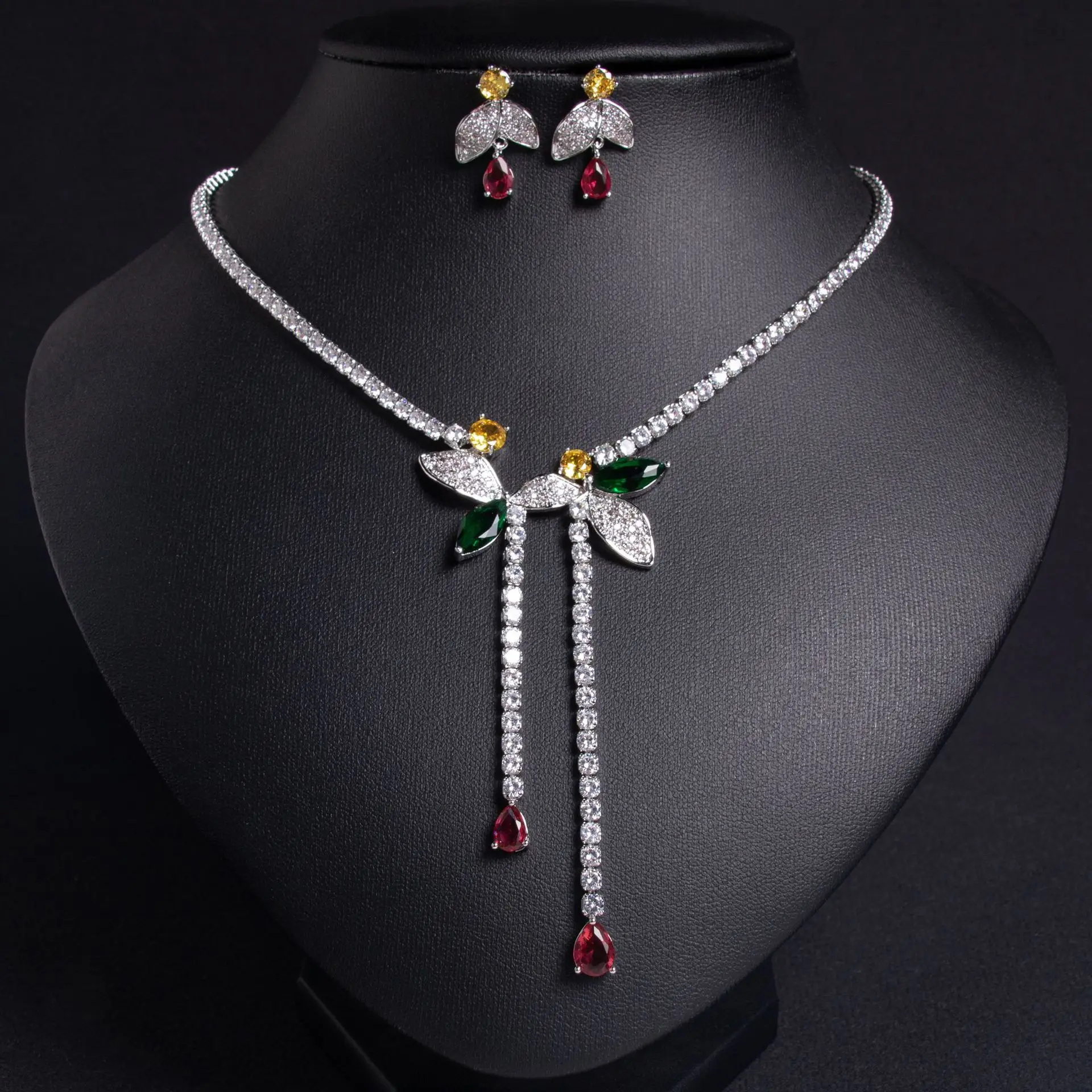 Cross-border bridal banquet casual zircon necklace women's niche flower fringed pendant zircon earrings set wholesale
Cross-border bridal banquet casual zircon necklace women's niche flower fringed pendant zircon earrings set wholesale
