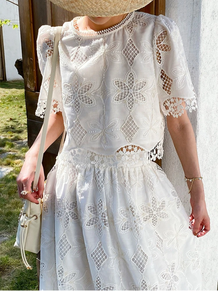 Women's White Floral Lace Skirt Set Hollow Out Embroidered Summer Midi Skirt Two Piece Set
Women's White Floral Lace Skirt Set Hollow Out Embroidered Summer Midi Skirt Two Piece Set