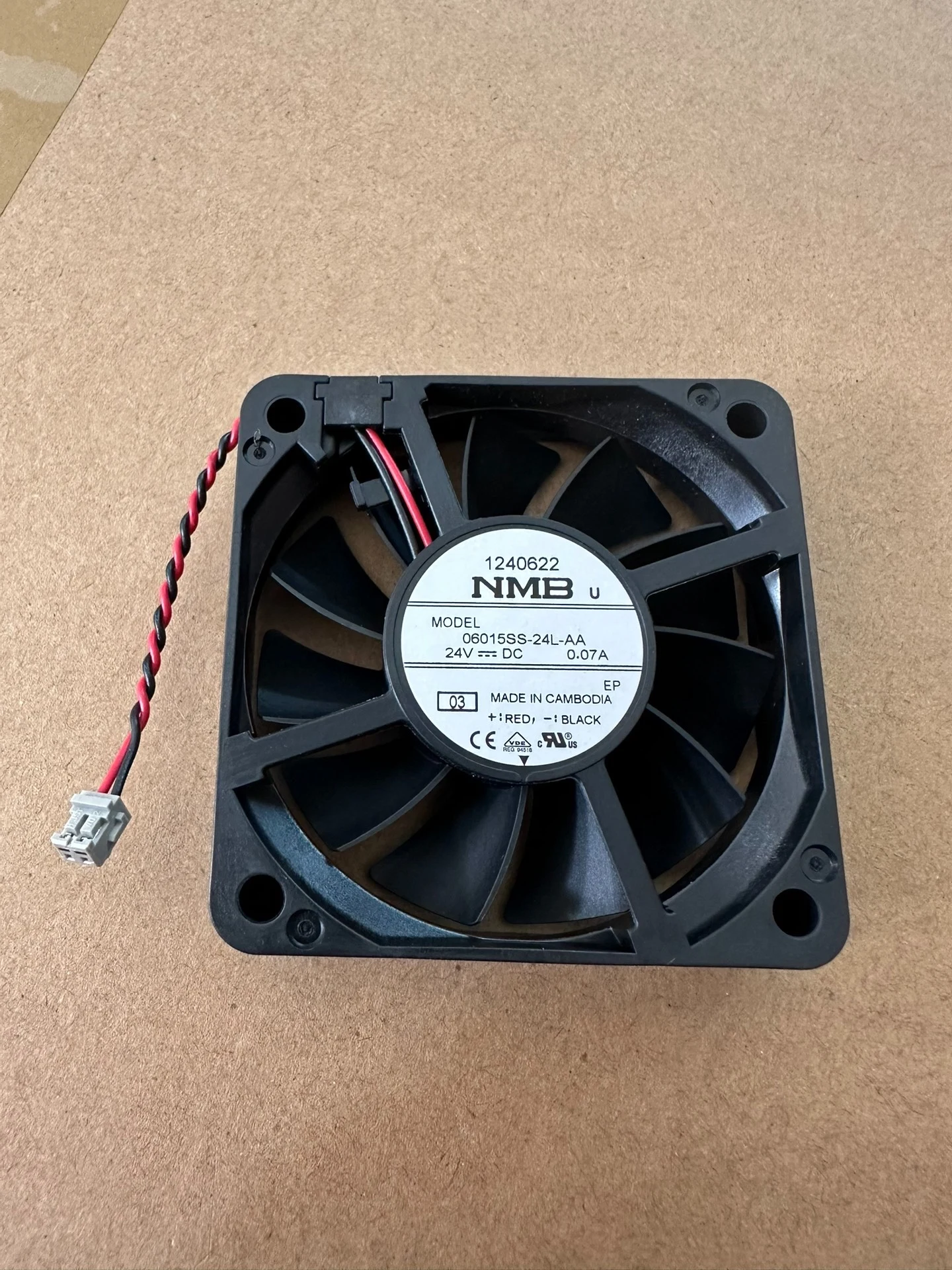 Original 06015SS-24L-AA 6015 24V 0.07A two-wire cooling fan
Original 06015SS-24L-AA 6015 24V 0.07A two-wire cooling fan