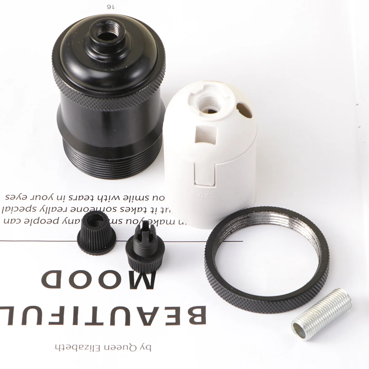 E27 Lamp Base Matte Black Retro Round Bottom Screw Socket Holder for Edison Bulb Ceiling Pendant Light Adapter
E27 Lamp Base Matte Black Retro Round Bottom Screw Socket Holder for Edison Bulb Ceiling Pendant Light Adapter