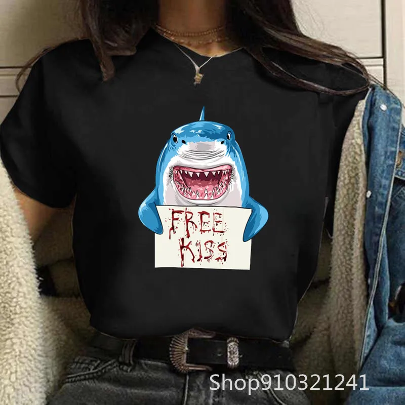 Funny Women T-shirts Top Black Tees Shirts Short Sleeve Cute Cartoon Shark Clothing Print Free Kiss Graphic Female O-neck Tshirt
Funny Women T-shirts Top Black Tees Shirts Short Sleeve Cute Cartoon Shark Clothing Print Free Kiss Graphic Female O-neck Tshirt