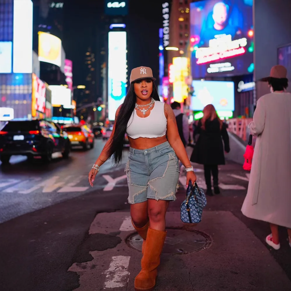 Джинсовые шорты женские прямые джинсы длиной до колена с высокой талией в стиле пэчворк потертые винтажные короткие брюки лето 2025 уличная одежда
Джинсовые шорты женские прямые джинсы длиной до колена с высокой талией в стиле пэчворк потертые винтажные короткие брюки лето 2025 уличная одежда