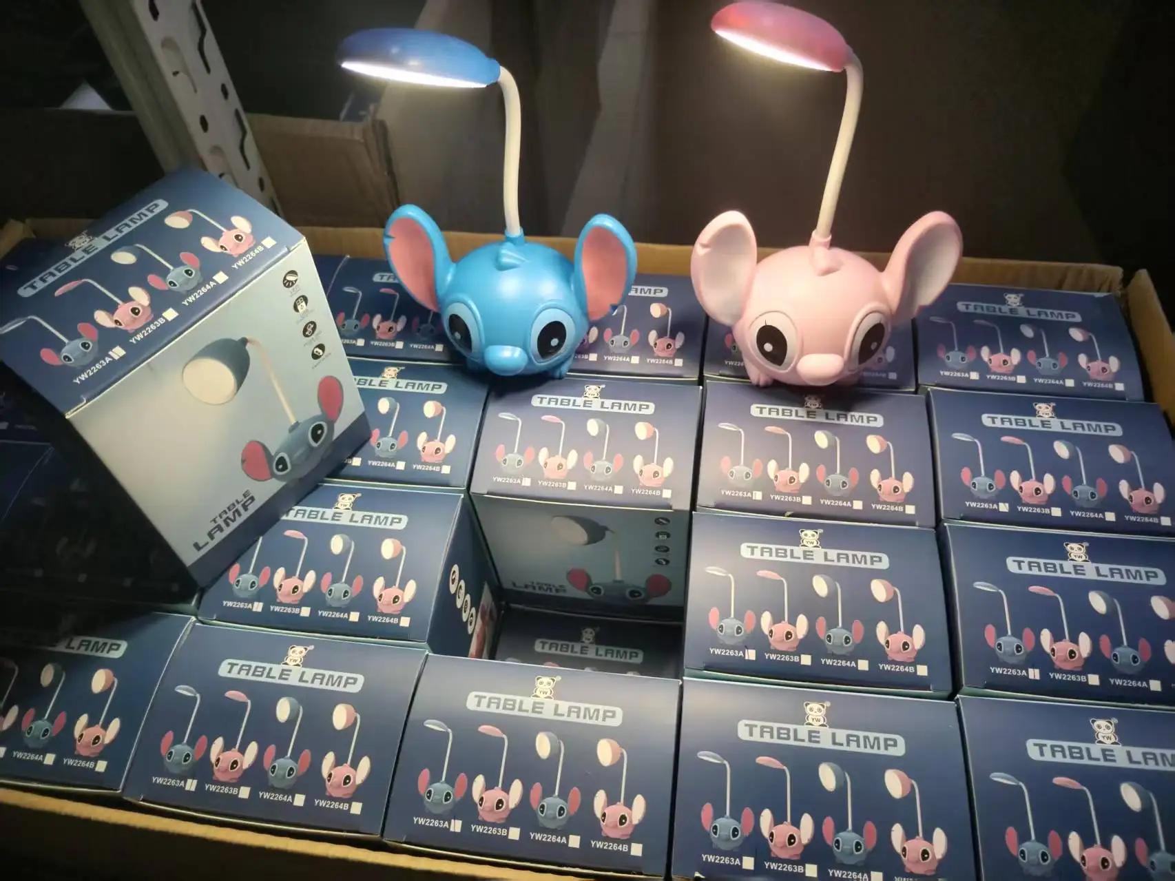 Настольная лампа Disney Stitch, эстетичная милая фигурка Stich, освещение для спальни, комнаты, студенческая лампа для чтения, защита глаз, подарки
Настольная лампа Disney Stitch, эстетичная милая фигурка Stich, освещение для спальни, комнаты, студенческая лампа для чтения, защита глаз, подарки 