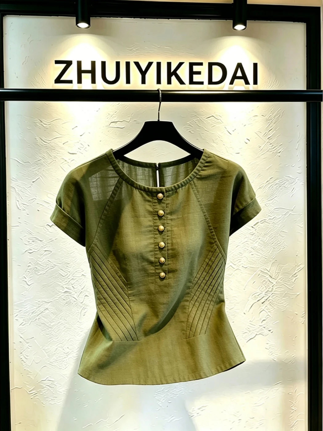 Elegant Slimming Green Shirt Women's Retro Waist-Cinching Top Age-Defying Trendy Summer 2026 Fashion High-End Lightweight
Elegant Slimming Green Shirt Women's Retro Waist-Cinching Top Age-Defying Trendy Summer 2026 Fashion High-End Lightweight