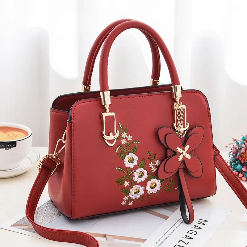 Embroidered Flower Handbag For Women PU Leather Shouder Bag Large Capaity Middle-aged Top-handle Bag Shopping Totes Handbag sac
Embroidered Flower Handbag For Women PU Leather Shouder Bag Large Capaity Middle-aged Top-handle Bag Shopping Totes Handbag sac