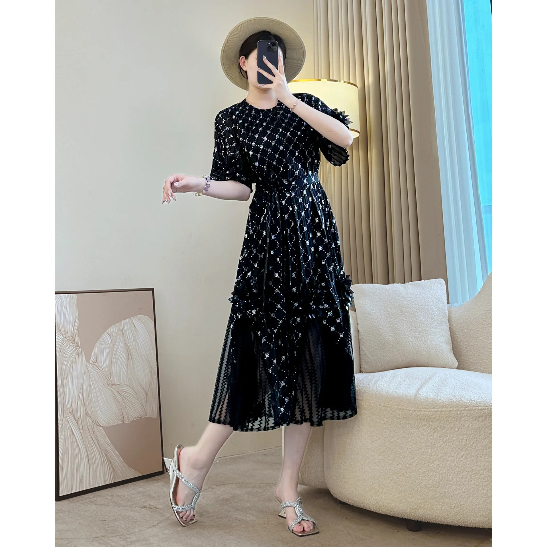 Miyake Style Pleated Dress for Women 2025 New Fashion Printed Simple Casual Round Neck Short Sleeve Waist Lace-up Pleated Skirt
Miyake Style Pleated Dress for Women 2025 New Fashion Printed Simple Casual Round Neck Short Sleeve Waist Lace-up Pleated Skirt