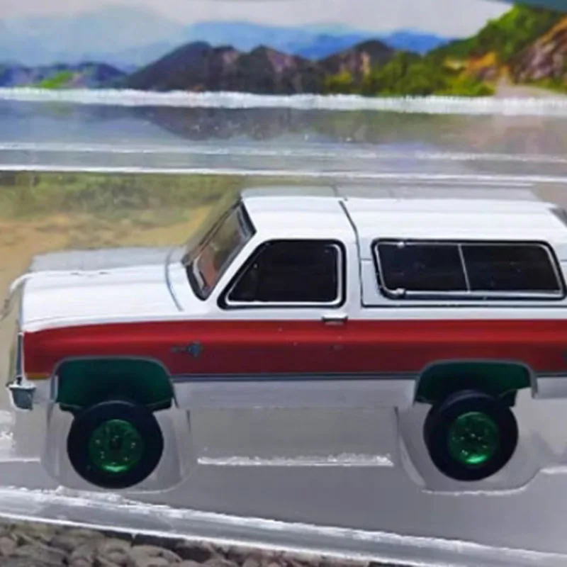 Литой под давлением Greenlight, масштаб 1:64, блейзер 1984 K5, лак Silverado и зеленая машина, имитация сплава, модель автомобиля, статическая коллекция
Литой под давлением Greenlight, масштаб 1:64, блейзер 1984 K5, лак Silverado и зеленая машина, имитация сплава, модель автомобиля, статическая коллекция