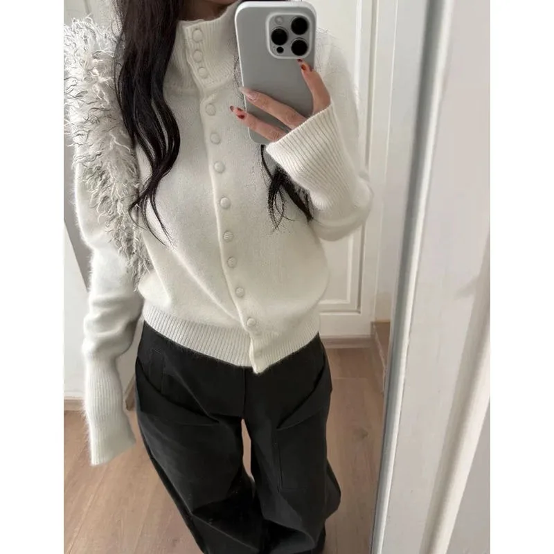 White Basic Stand Up Collar Women Knitted Cardigan Solid Color Korean Fashion Sweaters Slim Old Money Style Commute
White Basic Stand Up Collar Women Knitted Cardigan Solid Color Korean Fashion Sweaters Slim Old Money Style Commute