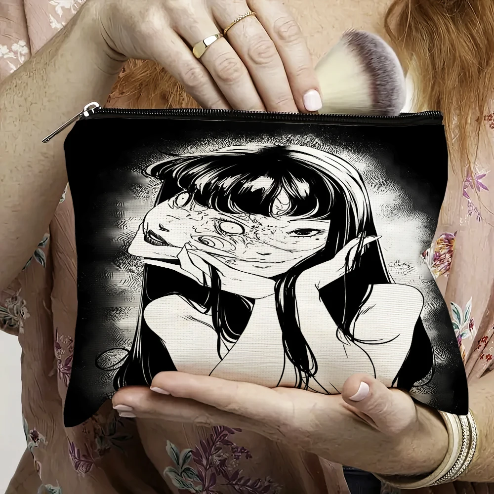 Janpan Anime Girl Makeup Bag Double Print Junji Ito Tomie Kawakami Lady Wedding Makeup Handbag Women Travel Organizer Wallet
Janpan Anime Girl Makeup Bag Double Print Junji Ito Tomie Kawakami Lady Wedding Makeup Handbag Women Travel Organizer Wallet