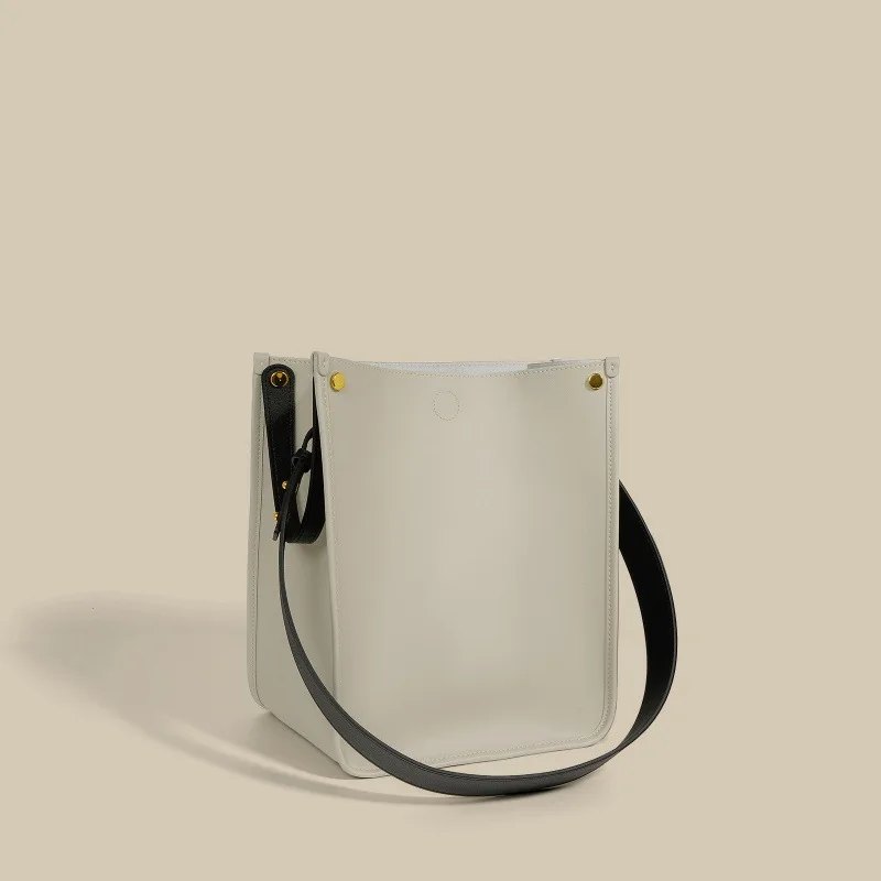 Classic Leather Ladies Fashion Handbag High End Elegant Vintage Crossbody Messenger Tote Bag
Classic Leather Ladies Fashion Handbag High End Elegant Vintage Crossbody Messenger Tote Bag