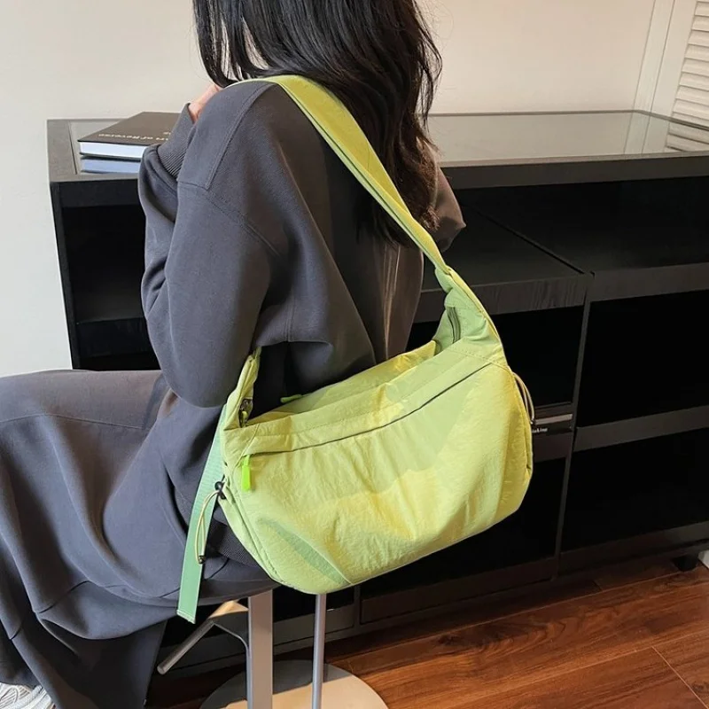 Elegant Leather Messenger Bag For Ladies, Versatile Shoulder Strap Option, Classic Design For Work Or Travel
Elegant Leather Messenger Bag For Ladies, Versatile Shoulder Strap Option, Classic Design For Work Or Travel