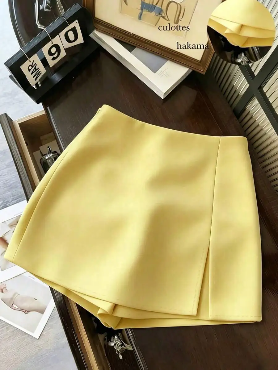 High Waist Slit Casual Shorts Women Soft Textured Fabric Spring Autumn
High Waist Slit Casual Shorts Women Soft Textured Fabric Spring Autumn