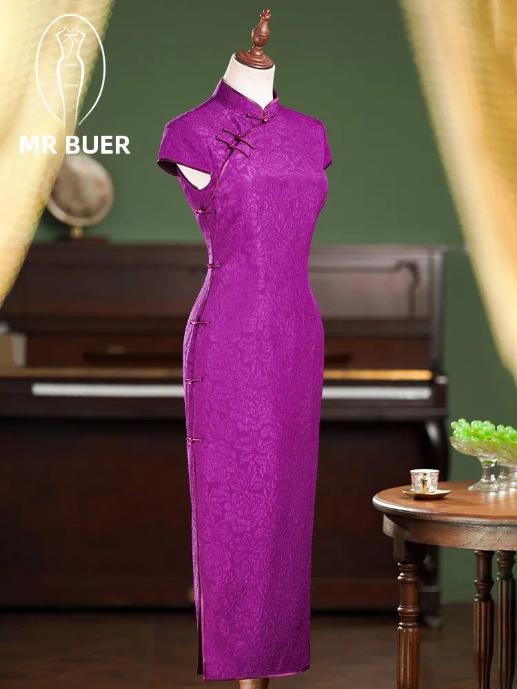 Violet Silk Young Style Fitting Qipao Chinese New Retro High End Daily Wear Breathable Short Sleeve Long Qipao for Women
Violet Silk Young Style Fitting Qipao Chinese New Retro High End Daily Wear Breathable Short Sleeve Long Qipao for Women