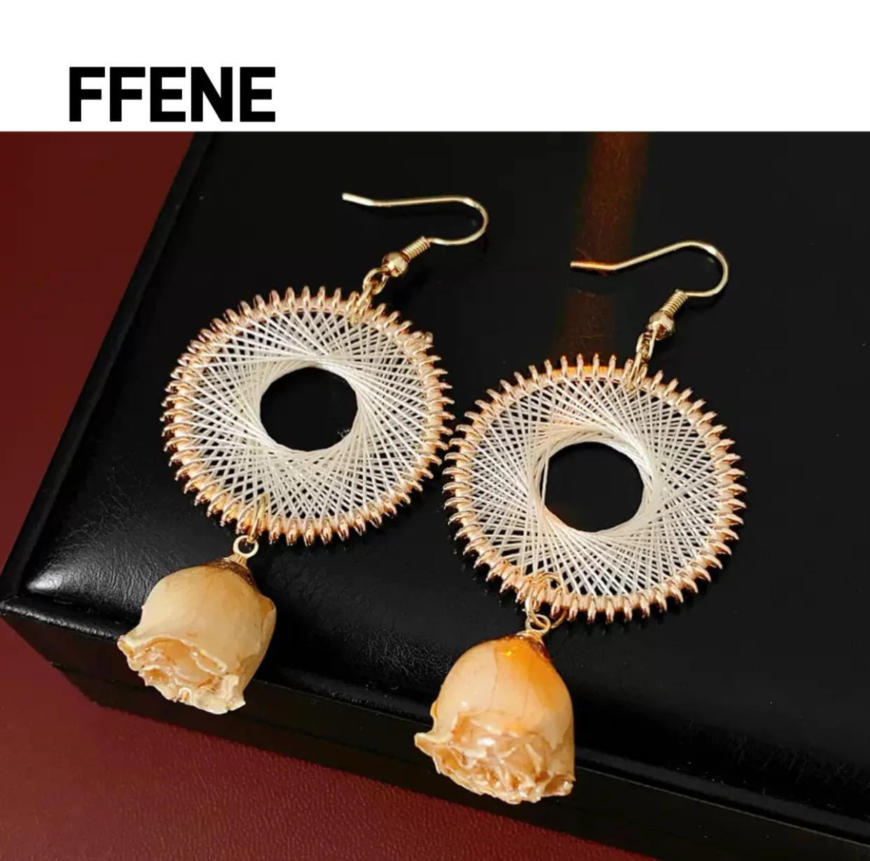 High-end feeling vacation style woven circular eternal flower ear hook retro versatile earring temperament luxurious earring
High-end feeling vacation style woven circular eternal flower ear hook retro versatile earring temperament luxurious earring
