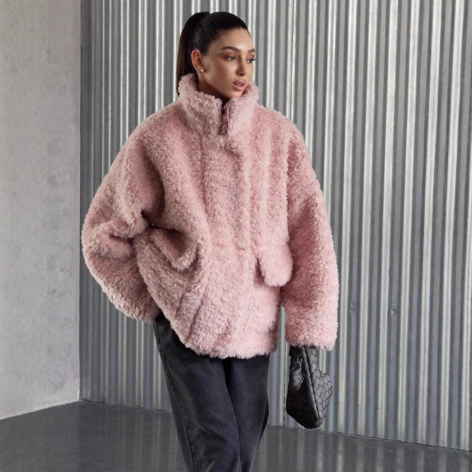 Пальто Cloud Cocoon 2026, куртка из искусственной овчины большого размера, плюшевая обнимашка, мечтательный объем
Пальто Cloud Cocoon 2026, куртка из искусственной овчины большого размера, плюшевая обнимашка, мечтательный объем