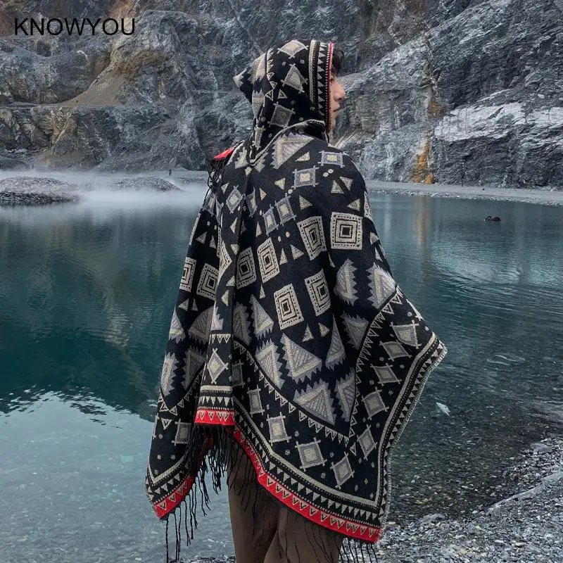 Мужской модный пончо-пальто с капюшоном и кисточками, теплая мужская пашмина, универсальный треугольный плащ, двусторонний, имитация кашемира
Мужской модный пончо-пальто с капюшоном и кисточками, теплая мужская пашмина, универсальный треугольный плащ, двусторонний, имитация кашемира