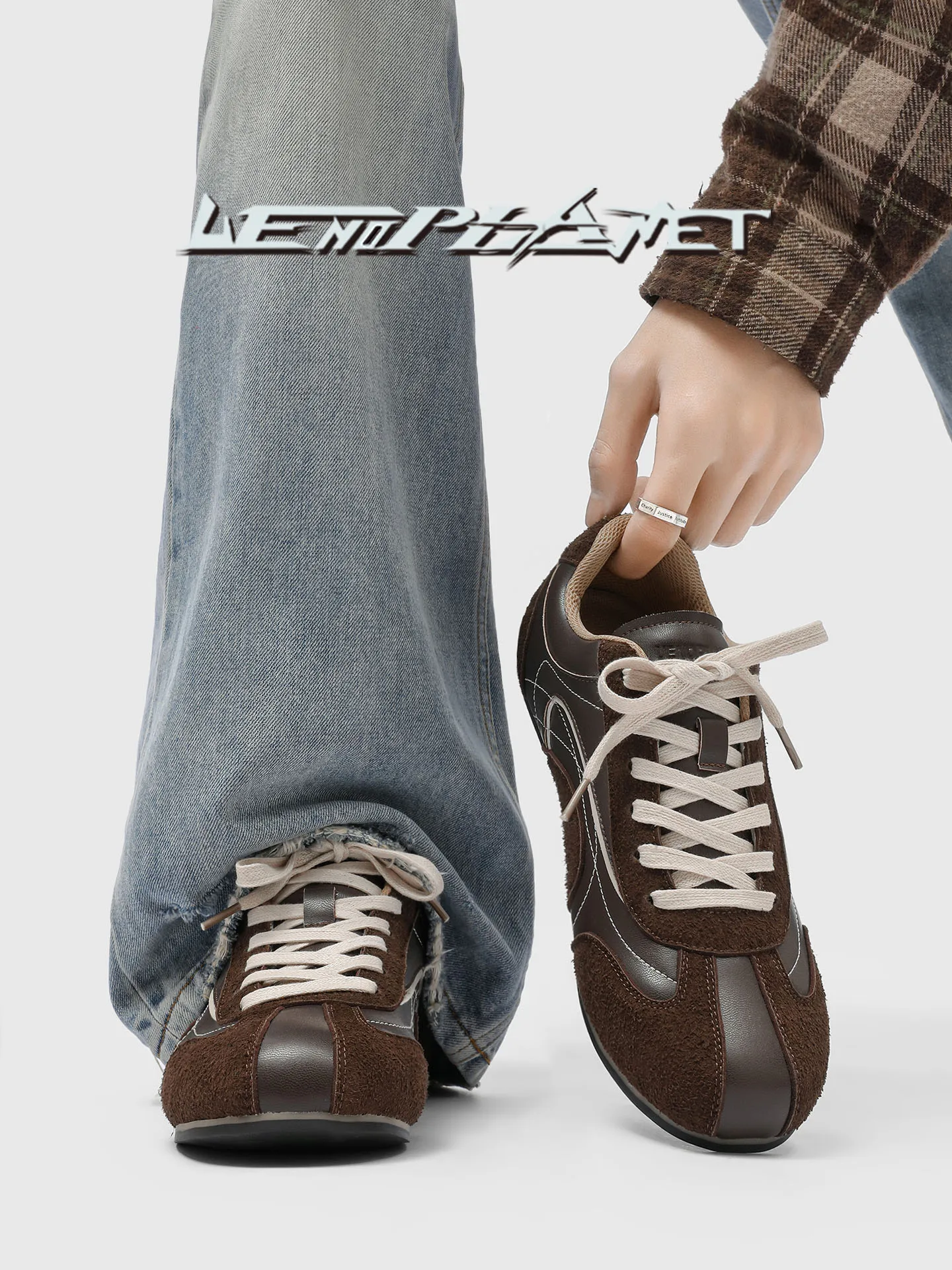 Retro Brown Suede Thin Bottom Sports Shoes Unisex Summer 2026 Vintage Deqin Casual All-Match Flat Heel Rubber Outsole
Retro Brown Suede Thin Bottom Sports Shoes Unisex Summer 2026 Vintage Deqin Casual All-Match Flat Heel Rubber Outsole
