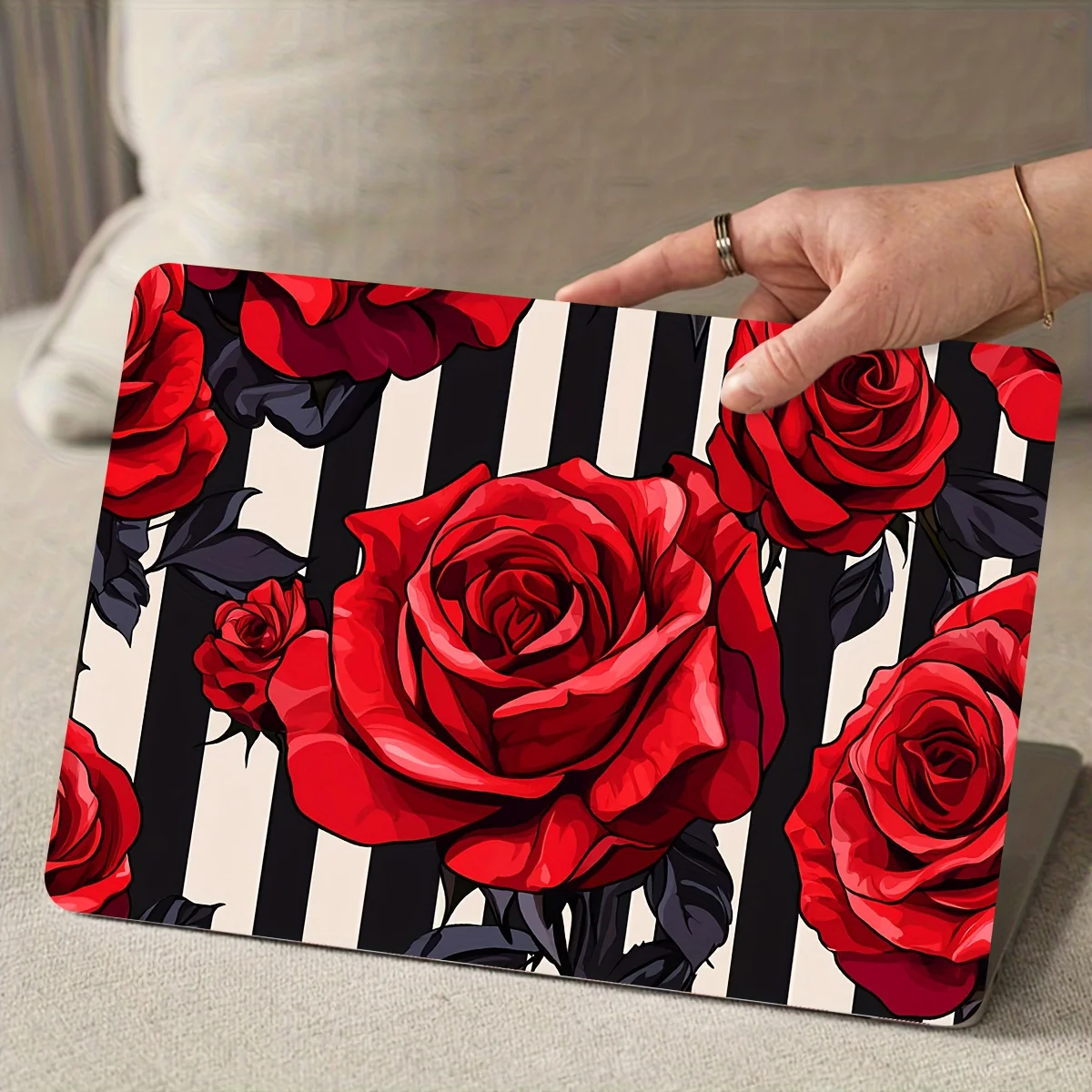 2-Piece rose-patterned laptop sticker, universal waterproof, scratch-resistant and non-reusable - suitable for laptops and cars
2-Piece rose-patterned laptop sticker, universal waterproof, scratch-resistant and non-reusable - suitable for laptops and cars