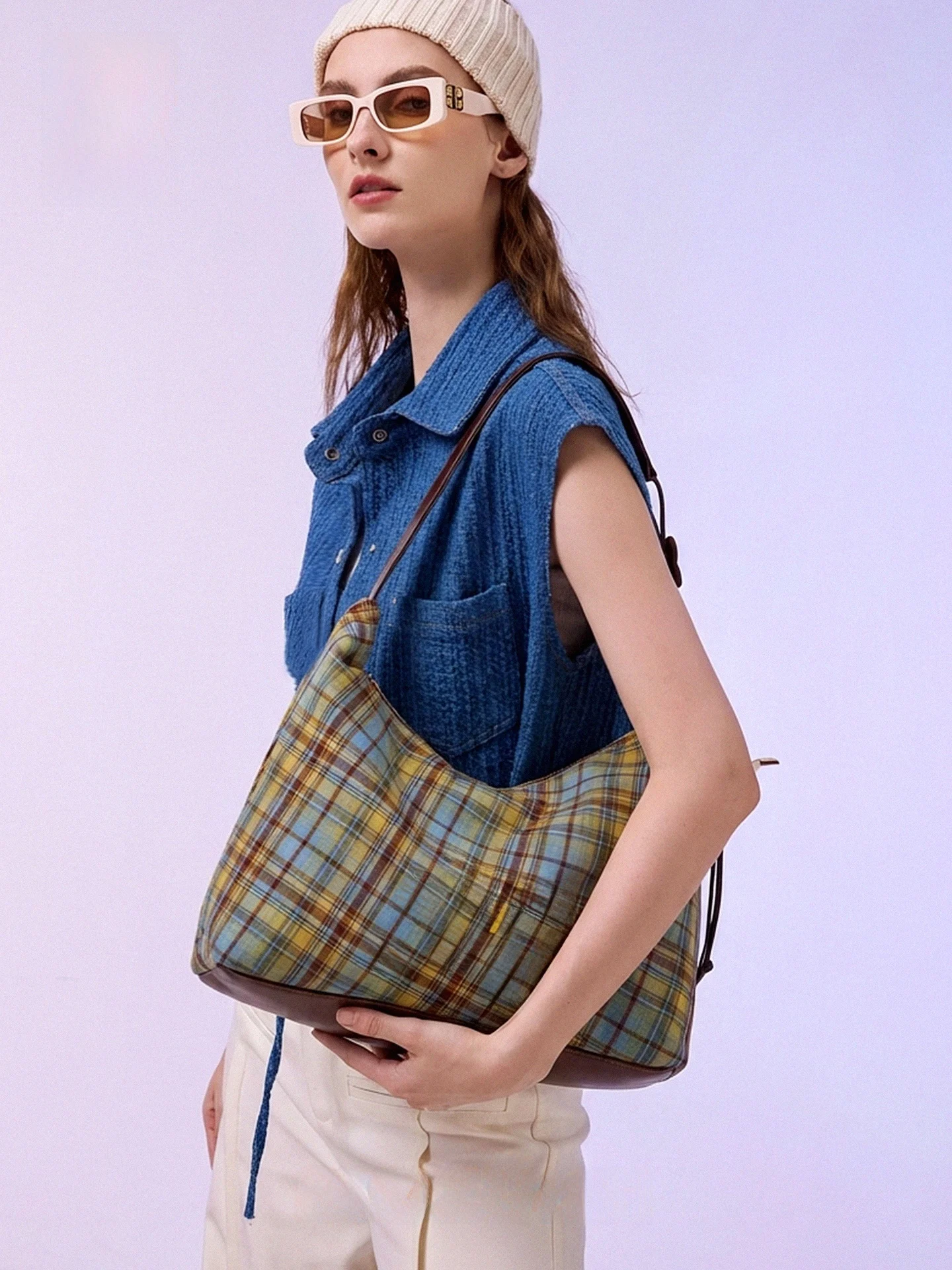 MuziKai Large Capacity Women's Underarm Shoulder Bag 2026 New Summer High-End Plaid Commuter Bag Casual Simple Style Handbag
MuziKai Large Capacity Women's Underarm Shoulder Bag 2026 New Summer High-End Plaid Commuter Bag Casual Simple Style Handbag