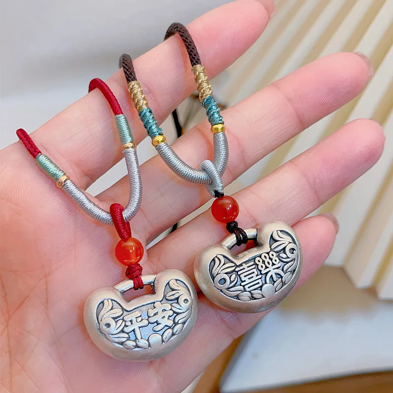 2025 Blessing Safety Lock Pendant For Lady Anniversary Gift Vintage Carving Flower Best Wishes Necklace Women Jewelry
2025 Blessing Safety Lock Pendant For Lady Anniversary Gift Vintage Carving Flower Best Wishes Necklace Women Jewelry