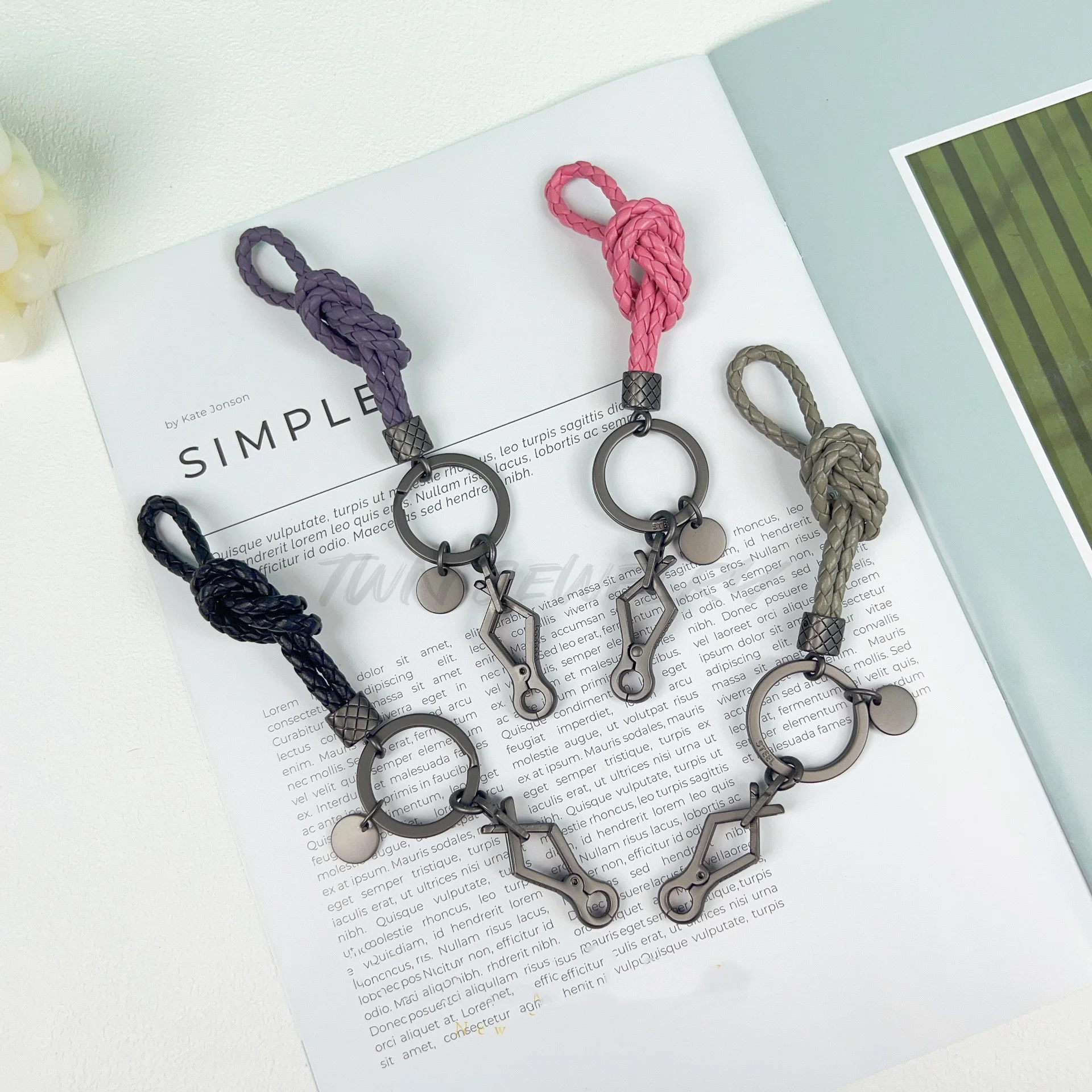 New Luxury genuine sheepskin Leather Woven Key Ring Car Keychain Bag Charm Style Key Holder Gift
New Luxury genuine sheepskin Leather Woven Key Ring Car Keychain Bag Charm Style Key Holder Gift