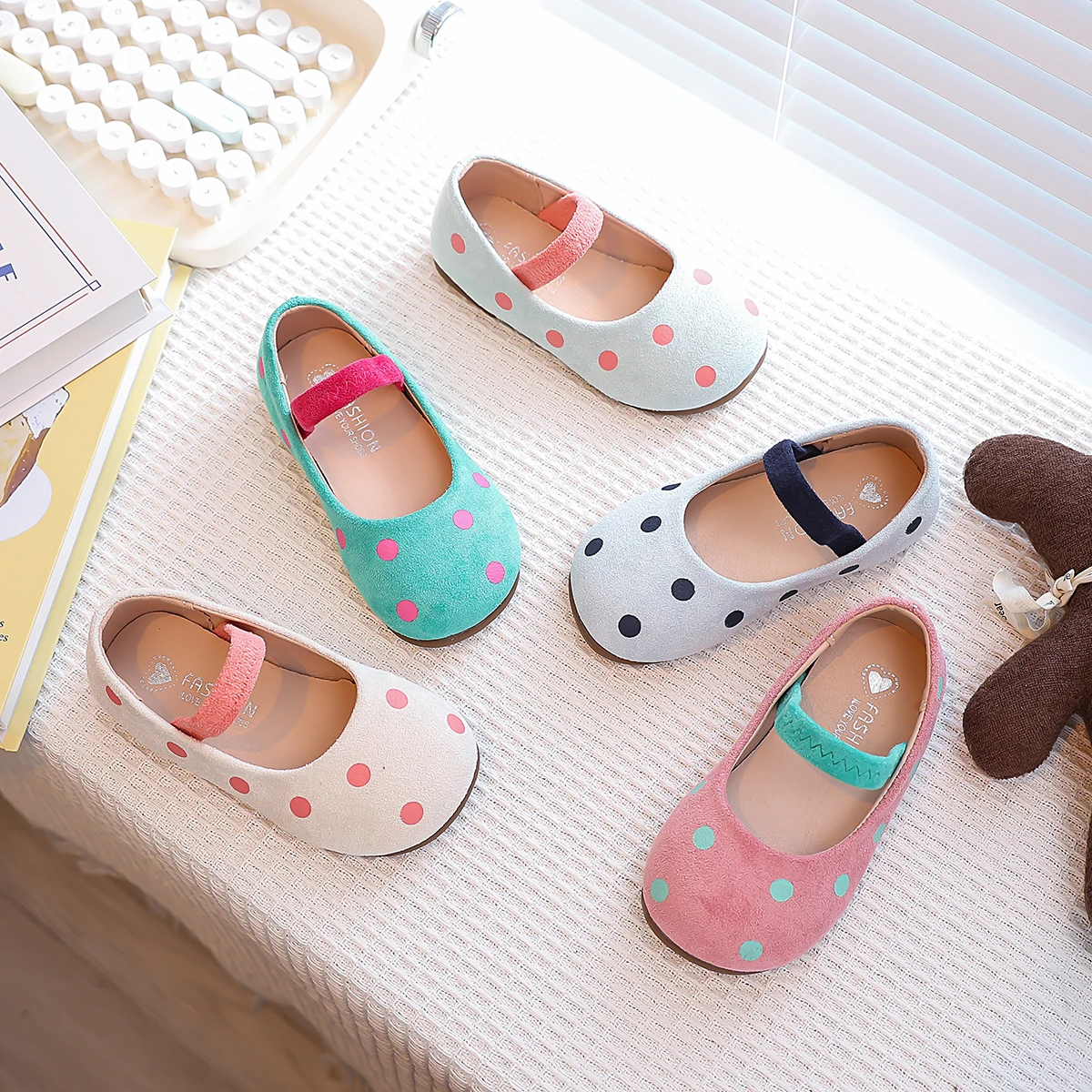Kids Suede Leather Shoes for Girls 2025 Autumn Non-slip Toddler Dress Shoes with Polka Dot Princess Girls Ballet Mary Jane Flats
Kids Suede Leather Shoes for Girls 2025 Autumn Non-slip Toddler Dress Shoes with Polka Dot Princess Girls Ballet Mary Jane Flats