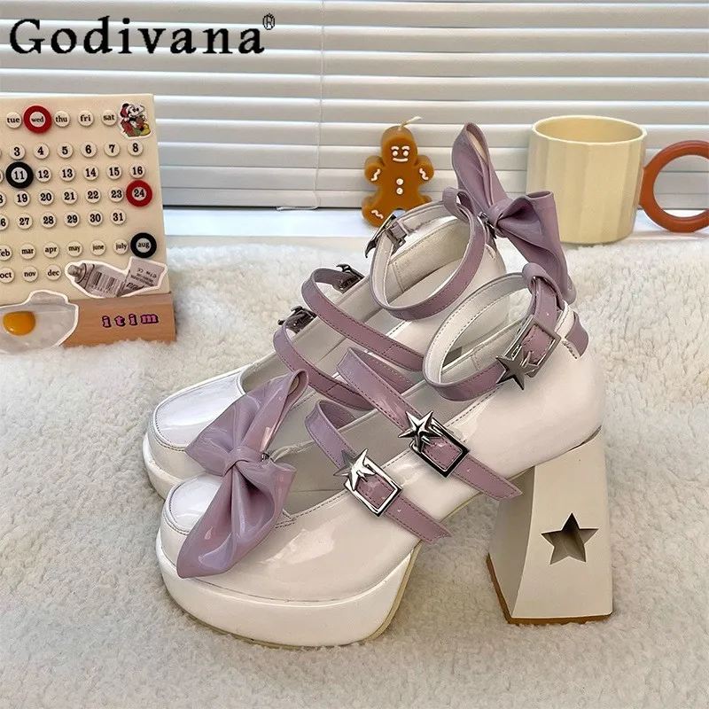 Lolita Retro Elegant Girl Bow High Heels Thick Heel Japanese Star and Moon Pattern Jk Hollow Mary Jane Small Leather Shoes
Lolita Retro Elegant Girl Bow High Heels Thick Heel Japanese Star and Moon Pattern Jk Hollow Mary Jane Small Leather Shoes