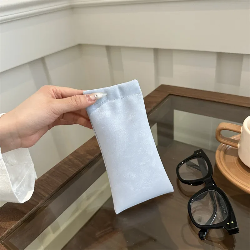 Glasses Storage Bag Compression-resistant Portable Sunglasses Automatic Closure Shrapnel Magnetic Storage Box
Glasses Storage Bag Compression-resistant Portable Sunglasses Automatic Closure Shrapnel Magnetic Storage Box