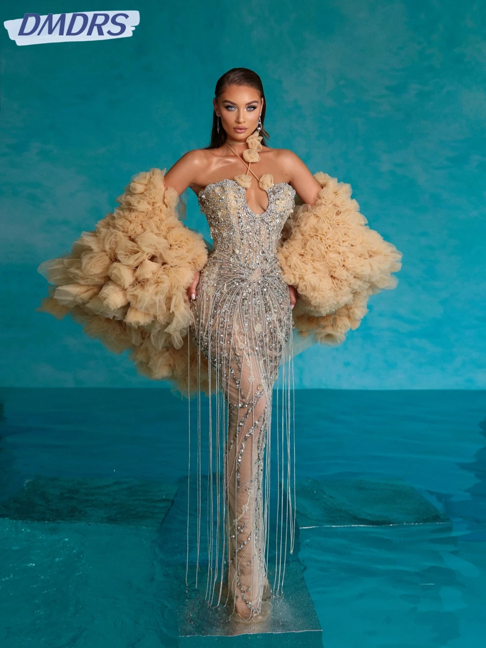 Silver Beaded Tassel Evening Dress With Tulle Shawl Sexy Illusion Halter Wedding Party Gown Customized Sheath Long Prom Dresses
Silver Beaded Tassel Evening Dress With Tulle Shawl Sexy Illusion Halter Wedding Party Gown Customized Sheath Long Prom Dresses