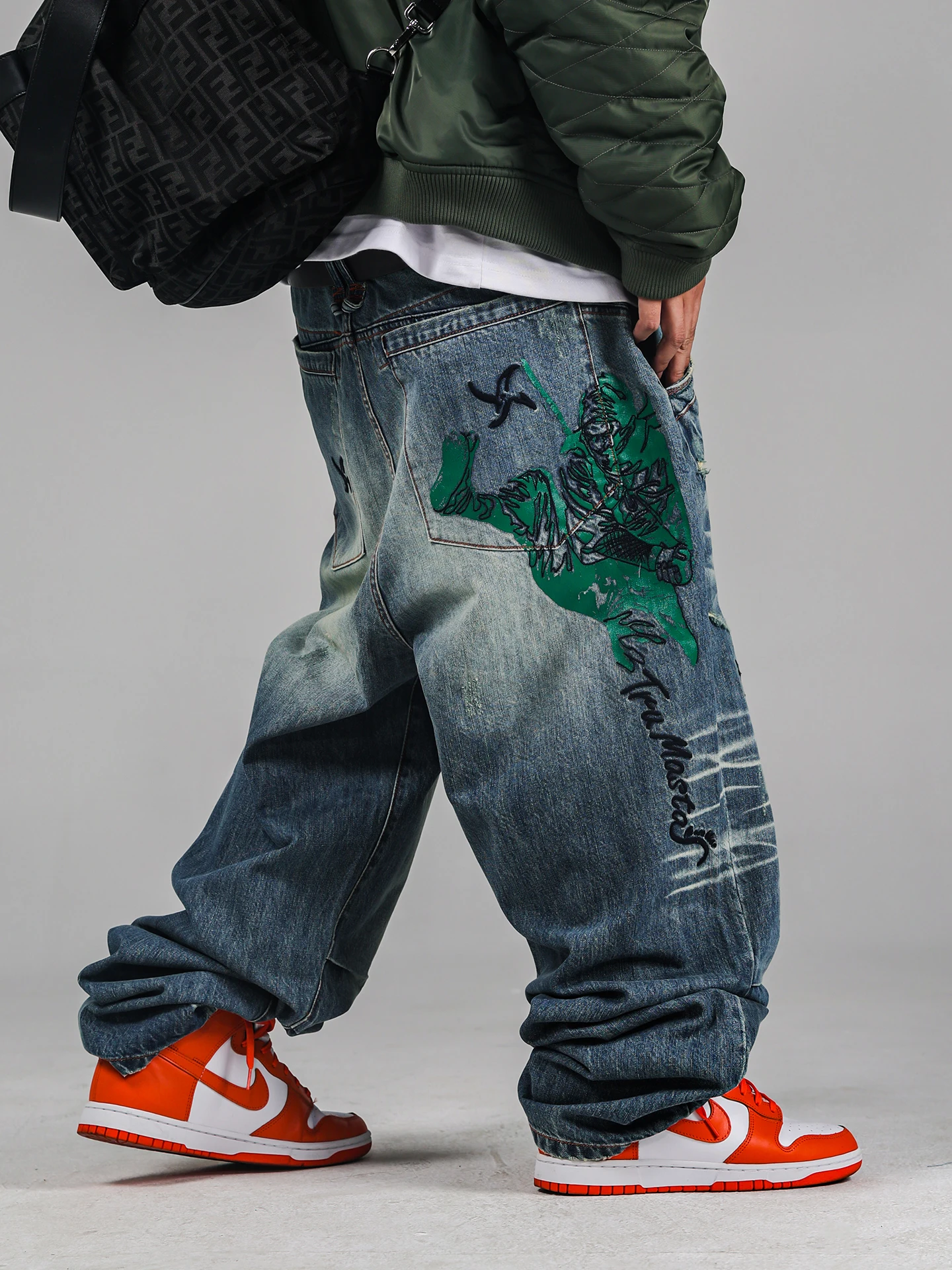 Street Style Destroyed Straight Leg Men's Jeans Low Waist Zipper Fly Washed Denim Pants Casual Loose Fit Torn Design
Street Style Destroyed Straight Leg Men's Jeans Low Waist Zipper Fly Washed Denim Pants Casual Loose Fit Torn Design