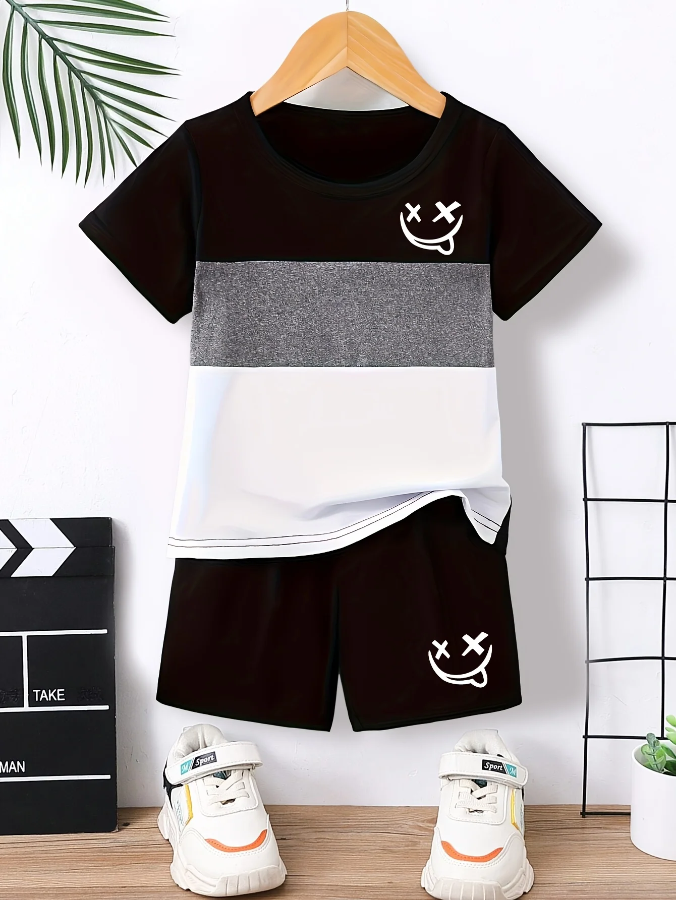 Summer Boys' Contrasting Color Series Shorts Set, Creative Pattern Printed Youth T-shirt and Shorts Casual Set
Summer Boys' Contrasting Color Series Shorts Set, Creative Pattern Printed Youth T-shirt and Shorts Casual Set