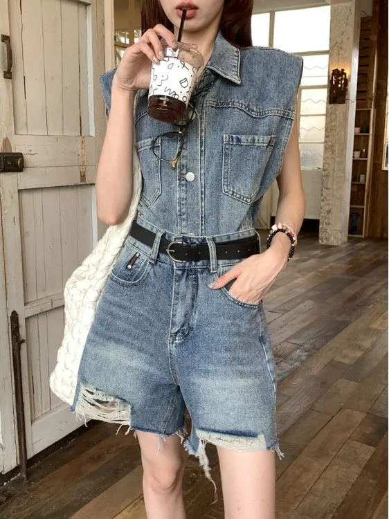 Retro Denim Set Women Sleeveless High Waist Wide Leg Short Pants Two Piece Set Vintage Style High Waist Zipper Closure Slim Fit
Retro Denim Set Women Sleeveless High Waist Wide Leg Short Pants Two Piece Set Vintage Style High Waist Zipper Closure Slim Fit