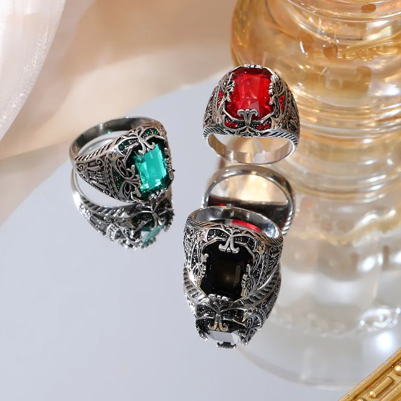 European and American new fashion retro gemstone inlaid personalized men's ring
European and American new fashion retro gemstone inlaid personalized men's ring