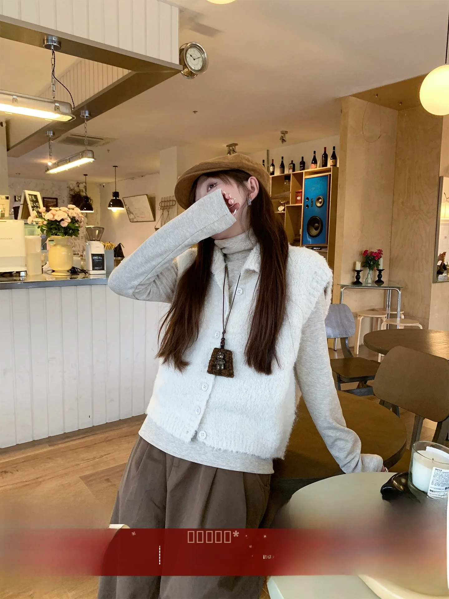 Модный корейский вязаный кардиган-жилет для женщин, осенне-зимний, для многослойных образов, трендовый, для повседневной носки, однотонный
Модный корейский вязаный кардиган-жилет для женщин, осенне-зимний, для многослойных образов, трендовый, для повседневной носки, однотонный