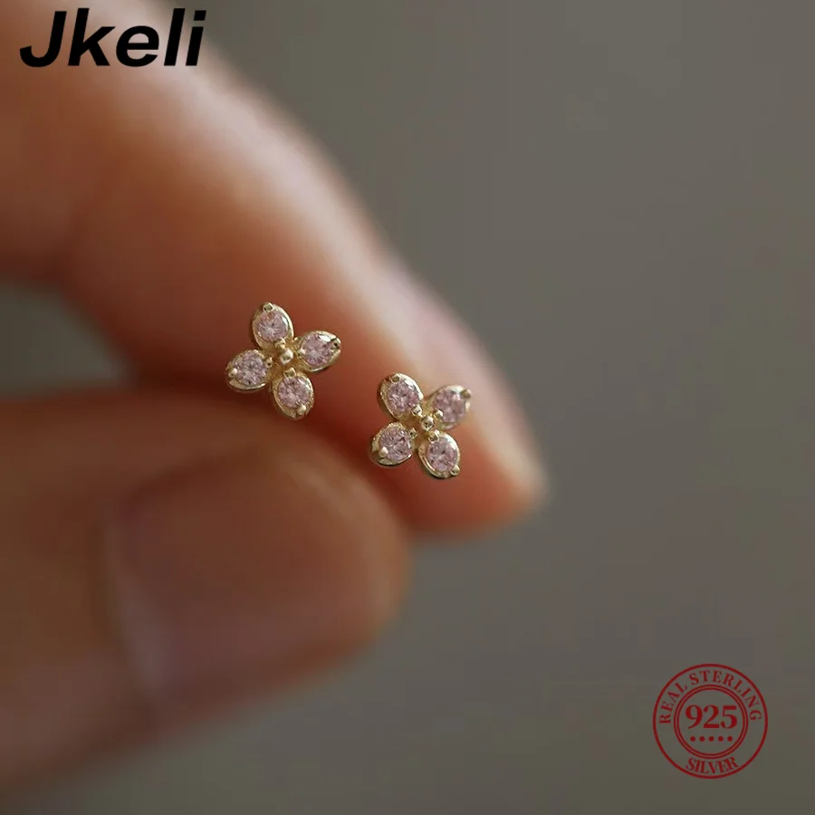Jkeli 925 Sterling Silver 18K Gold Plated Light Pink Cross Flower Stud Earrings Elegant Korean Mini Four Leaf Clover Ear Jewelry
Jkeli 925 Sterling Silver 18K Gold Plated Light Pink Cross Flower Stud Earrings Elegant Korean Mini Four Leaf Clover Ear Jewelry