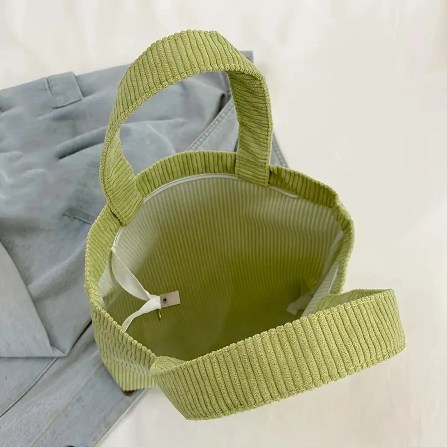 Simple Corduroy Handbag, Zipper Travel Bag, Casual Lunch Bag For Work Picnic Camping, Women's Hand Purse
Simple Corduroy Handbag, Zipper Travel Bag, Casual Lunch Bag For Work Picnic Camping, Women's Hand Purse