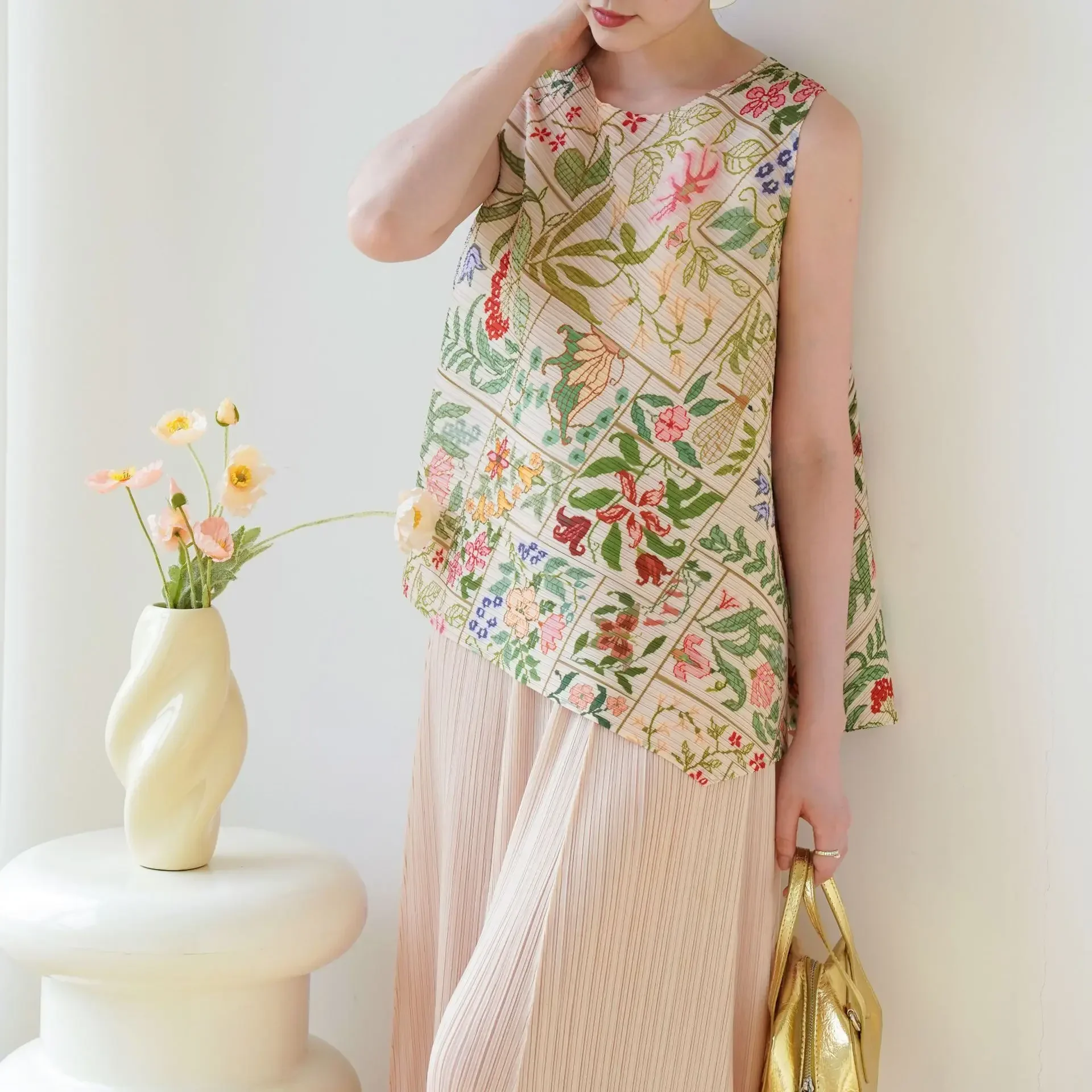 MIA XU Miyake Pleats T-shirt 2025 Summer New High-end Pleats Classic Models Printed Country Style Hundred Casual T-shirt Tops
MIA XU Miyake Pleats T-shirt 2025 Summer New High-end Pleats Classic Models Printed Country Style Hundred Casual T-shirt Tops