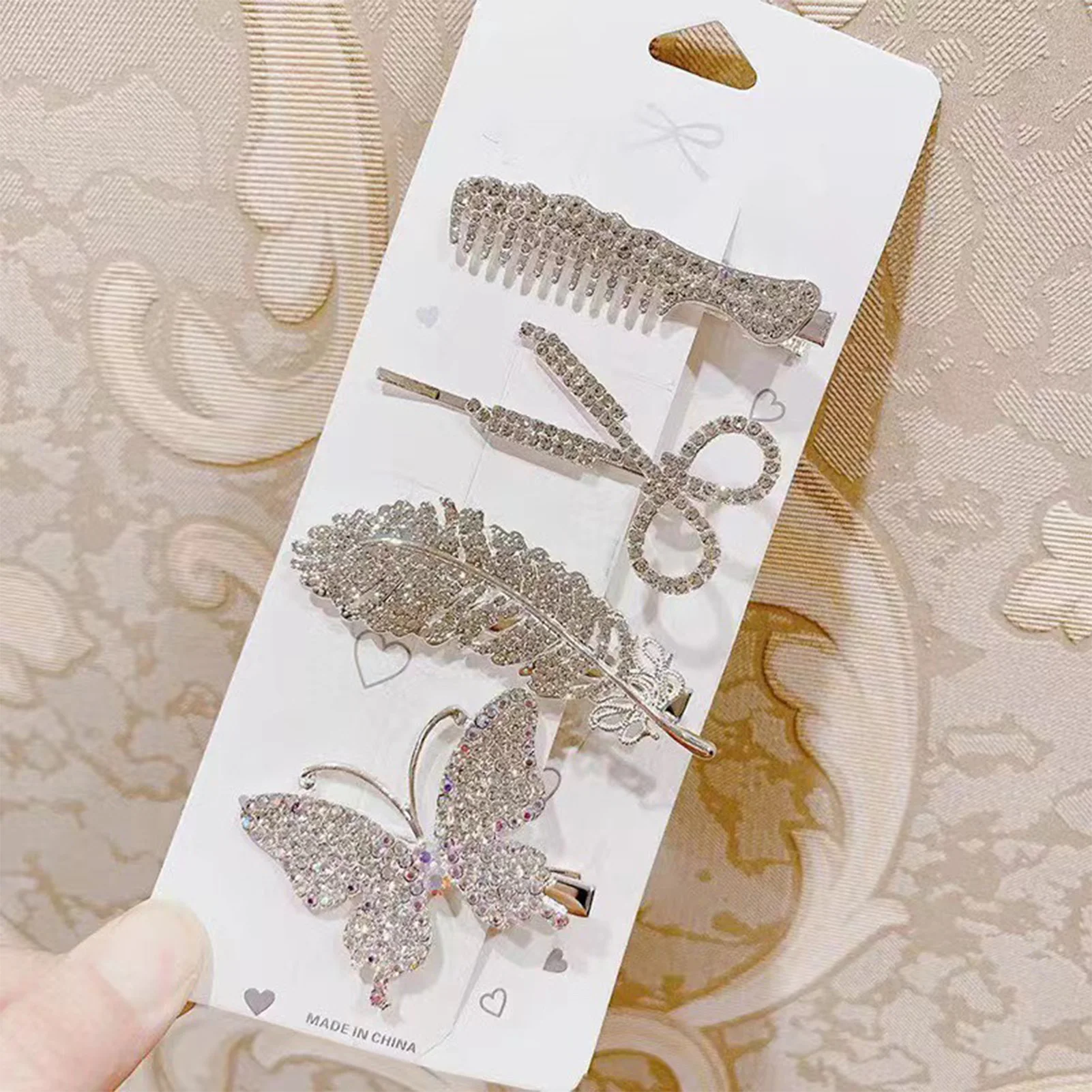 4Pcs Stylish Side Bangs Hair Clips Rhinestone Butterfly/Feather/Scissor/Comb Shape Hairpins Hair Accessories for Women Girls
4Pcs Stylish Side Bangs Hair Clips Rhinestone Butterfly/Feather/Scissor/Comb Shape Hairpins Hair Accessories for Women Girls